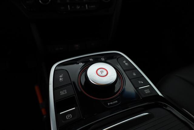 KIA e-Niro ExecutiveLine 64 kWh | CarPlay | JBL | Leder | Keyless | Camera | Stoelventilatie | Navi