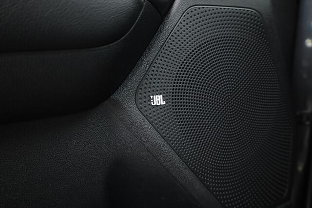 KIA e-Niro ExecutiveLine 64 kWh | CarPlay | JBL | Leder | Keyless | Camera | Stoelventilatie | Navi