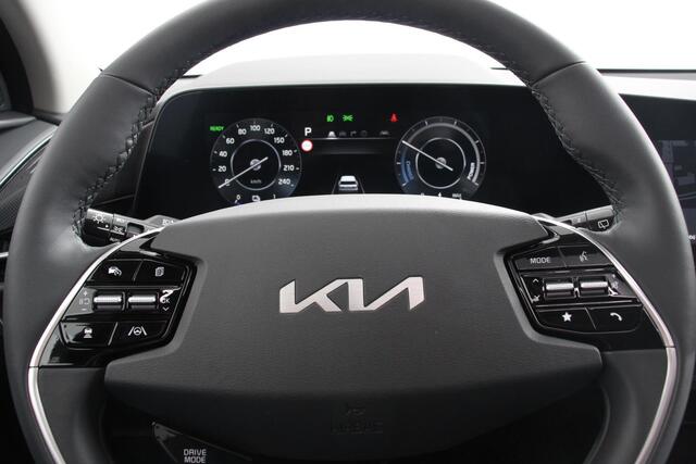 KIA e-Niro EV DynamicPlusLine 64.8 kWh Navigatie Half Leder Schuif-kantel dak Electrisch bedienbare achterklep DAB Led Camera Extra Getint Glas Lichtmetalen Velgen