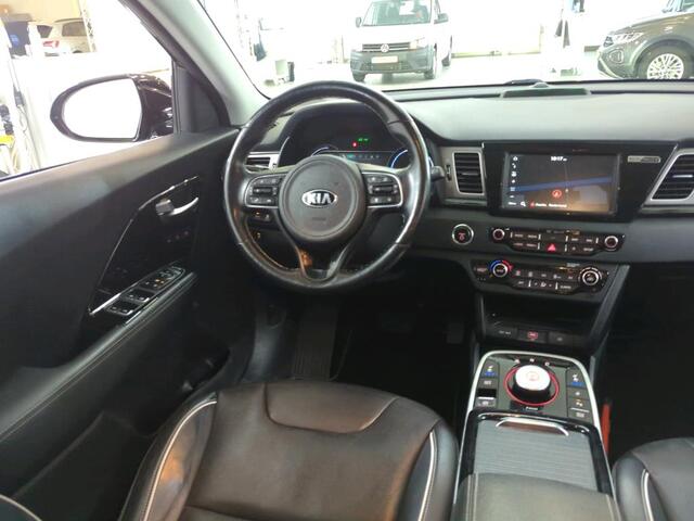 KIA e-Niro ExecutiveLine 64 kWh NL AUTO | LEDER | STOELVERW | STOELVERKOEL | CAMERA | CARPLAY |