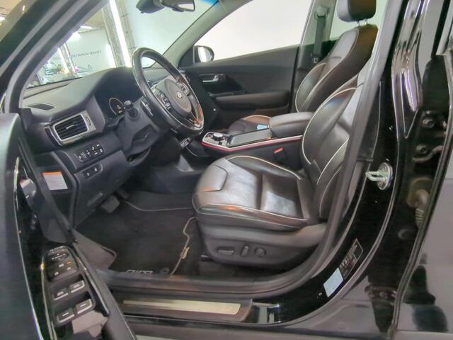 KIA e-Niro ExecutiveLine 64 kWh NL AUTO | LEDER | STOELVERW | STOELVERKOEL | CAMERA | CARPLAY |