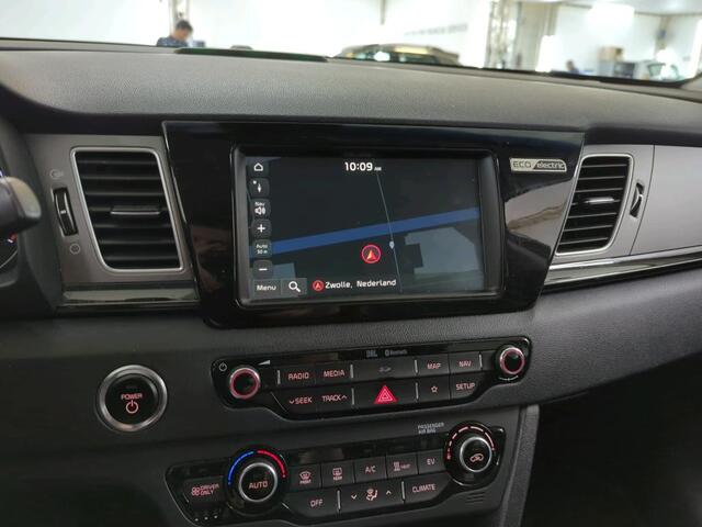 KIA e-Niro ExecutiveLine 64 kWh NL AUTO | LEDER | STOELVERW | STOELVERKOEL | CAMERA | CARPLAY |