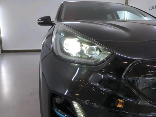 KIA e-Niro ExecutiveLine 64 kWh NL AUTO | LEDER | STOELVERW | STOELVERKOEL | CAMERA | CARPLAY |