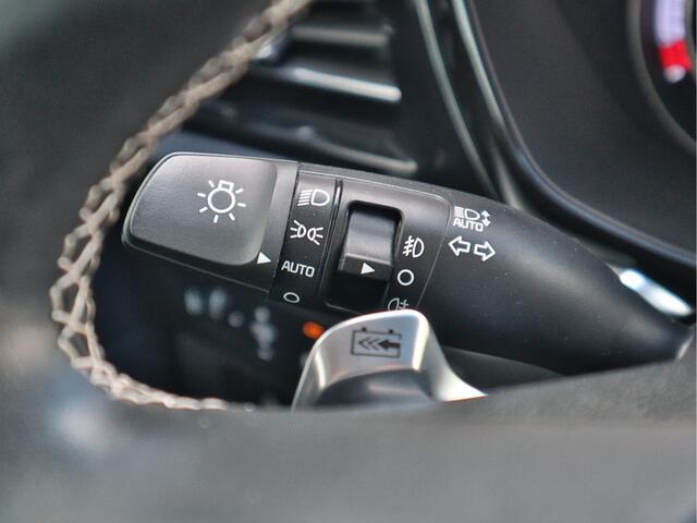 KIA e-Niro ExecutiveLine 64 kWh 3-Fase Cruise Control Adaptief | Navigatie | Camera | Leder | Stoelverwarming | Schuifdak | Tot 10Jr. Kia-Garantie |