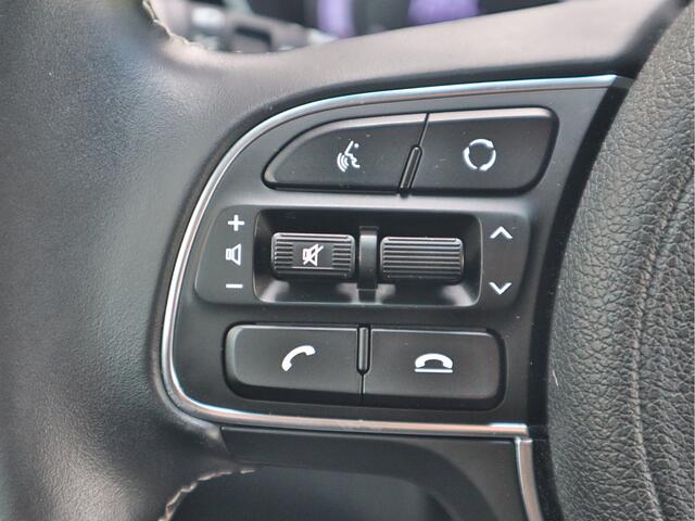 KIA e-Niro ExecutiveLine 64 kWh 3-Fase Cruise Control Adaptief | Navigatie | Camera | Leder | Stoelverwarming | Schuifdak | Tot 10Jr. Kia-Garantie |