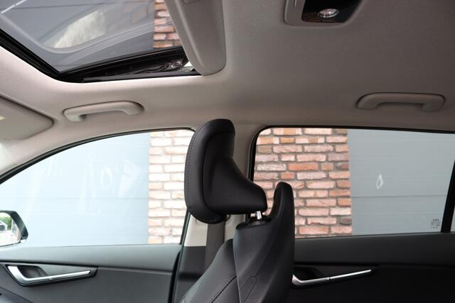 KIA e-Niro EV ExecutiveLine 64.8 kWh | Panoramadak | HUD | Adaptive Cruise Control | Stoelkoeling | Memory | Harman/Kardon | Camera | Stoel-, Stuur- en Achterbankverwarming |
