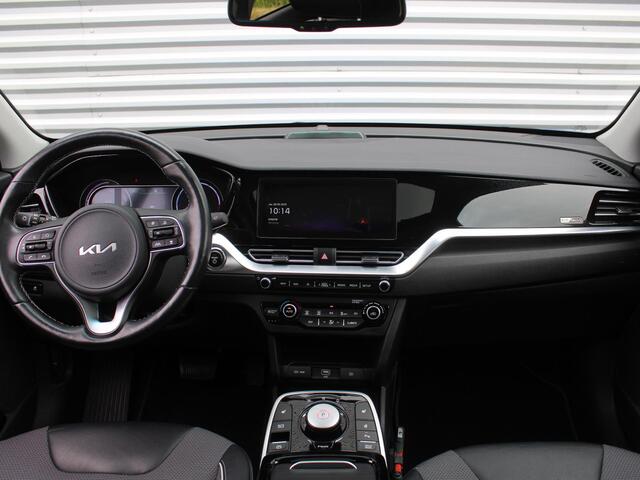 KIA e-Niro DynamicPlusLine 64 kWh | Schuif-/kanteldak | Stuur-/stoelverwarming | Camera | Cruise adapt. | Clima | 17"LM | LED |
