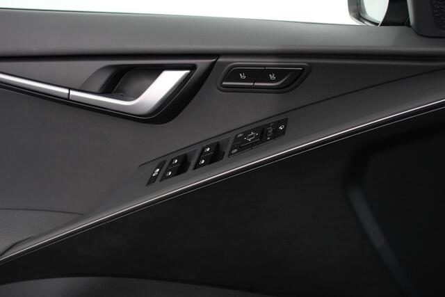 KIA e-Niro EV DynamicPlusLine 64.8 kWh Navigatie Half Leder Schuif-kantel dak Electrisch bedienbare achterklep Camera