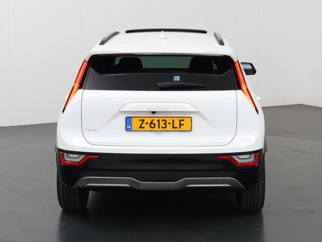 KIA e-Niro EV DynamicPlusLine 64.8 kWh | Panoramadak | Stoel/Stuurwielverwarming | Head-Up Display | Elektrische achterklep | Dodehoek detectie |