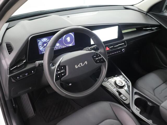 KIA e-Niro EV DynamicPlusLine 64.8 kWh | Panoramadak | Stoel/Stuurwielverwarming | Head-Up Display | Elektrische achterklep | Dodehoek detectie |