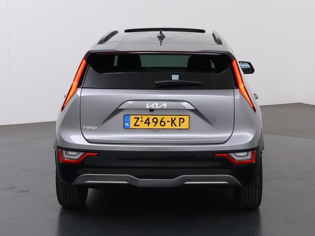 KIA e-Niro EV DynamicPlusLine 64.8 kWh | Panoramadak | Stoel/Stuurwielverwarming | Head-Up Display | Elektrische achterklep | Dodehoek detectie |