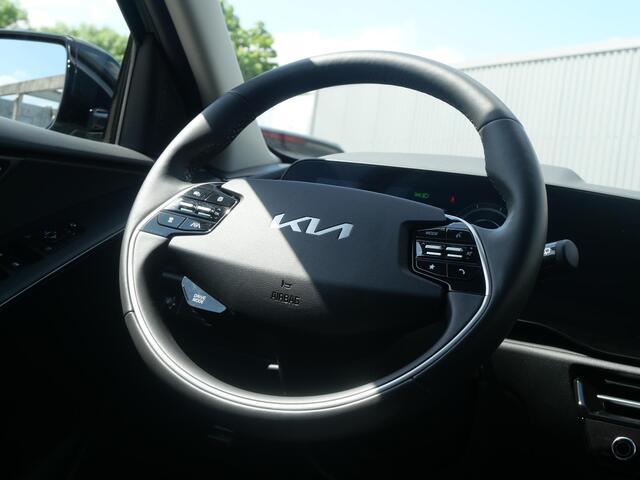 KIA e-Niro EV DynamicPlusLine 64.8 kWh Stoel stuur verwarming l Schuifkantel dak l Elektrische achterklep |