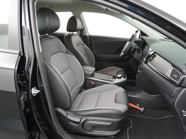KIA e-Niro 64kWh AUT 204pk Navi Auto-Pilot Adaptive-Cruise+stop&go Apple Carplay Android Auto Pdc Led Ecc Keyless 1/2 Leder DynamicLine AEB Braking Lmv 17" Lane Assist Dwarsverkeerwaarsching 100% Dealeronderhouden Origineel Nederlandse auto