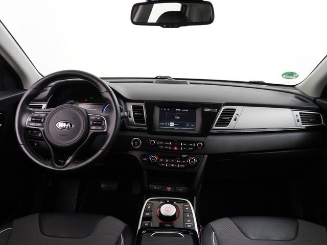 KIA e-Niro 64kWh AUT 204pk Navi Auto-Pilot Adaptive-Cruise+stop&go Apple Carplay Android Auto Pdc Led Ecc Keyless 1/2 Leder DynamicLine AEB Braking Lmv 17" Lane Assist Dwarsverkeerwaarsching 100% Dealeronderhouden Origineel Nederlandse auto