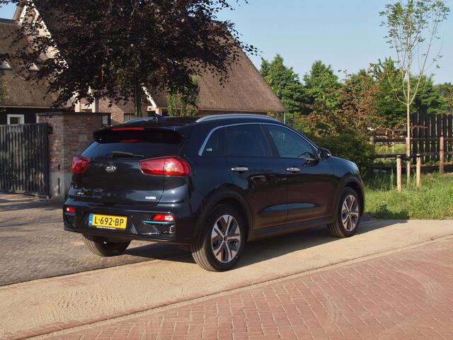 KIA e-Niro ExecutiveLine 64 kWh | Panoramadak | Camera | Apple Carplay | Cruise Control | JBL |