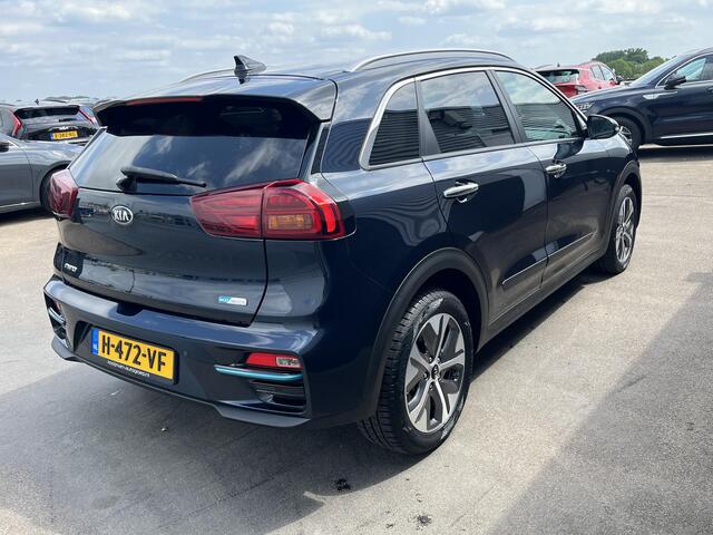 KIA e-Niro ExecutiveLine 64 kWh Navigatie, Dodehoekdetectie, Stoelkoeling, Stoelverwarming, Parkeersensoren voor + achter, Nieuw geleverd en dealeronderhouden, BTW-auto