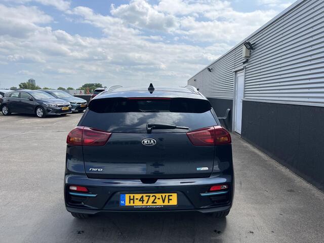 KIA e-Niro ExecutiveLine 64 kWh Navigatie, Dodehoekdetectie, Stoelkoeling, Stoelverwarming, Parkeersensoren voor + achter, Nieuw geleverd en dealeronderhouden, BTW-auto