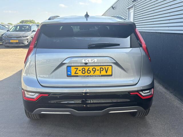 KIA e-Niro EV Edition Advanced 64.8 kWh Stoel- & Stuurverwarming, Nieuw geleverd, 1e eign. BTW-auto, Navigatie,