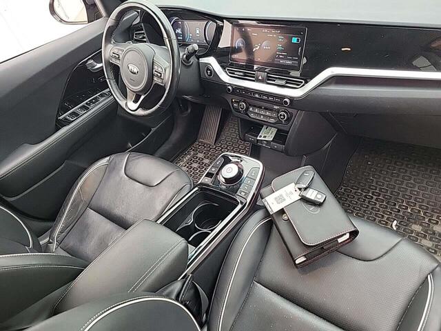 KIA e-Niro EXECUTIVELINE 64KWH 3 FASE LADEN/LEER/ACARPLAY/LED/FABRIEKSGARANTIE