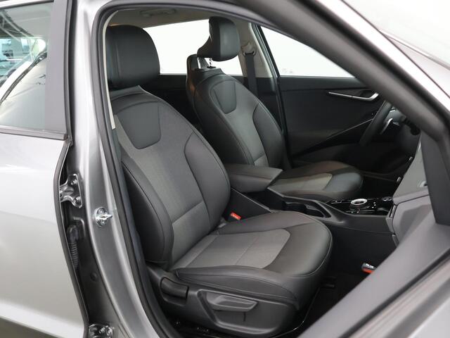 KIA e-Niro EV DynamicLine 64.8 kWh | Trekhaak | Keyless | Navigate| Adaptieve Cruise Control | Climate Control | Parkeercamera |