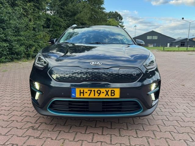 KIA e-Niro EXECUTIVELINE 64KWH 3 FASE LADEN/THAAK/ACARPLAY/FABRIEKSGARANTIE