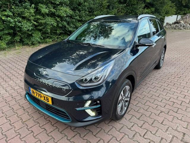 KIA e-Niro EXECUTIVELINE 64KWH 3 FASE LADEN/THAAK/ACARPLAY/FABRIEKSGARANTIE