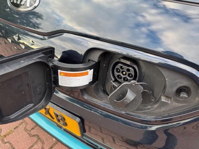 KIA e-Niro EXECUTIVELINE 64KWH 3 FASE LADEN/THAAK/ACARPLAY/FABRIEKSGARANTIE