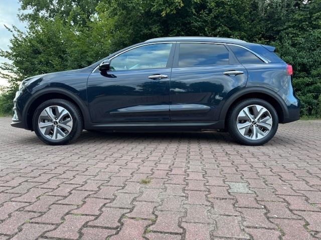 KIA e-Niro EXECUTIVELINE 64KWH 3 FASE LADEN/THAAK/ACARPLAY/FABRIEKSGARANTIE