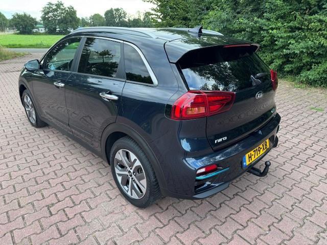 KIA e-Niro EXECUTIVELINE 64KWH 3 FASE LADEN/THAAK/ACARPLAY/FABRIEKSGARANTIE