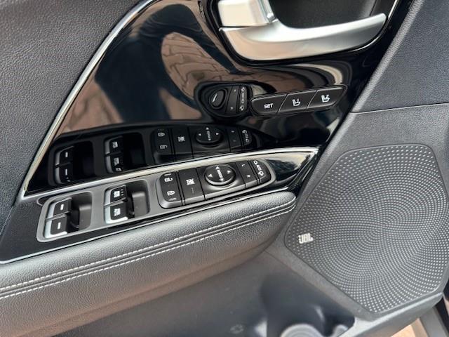 KIA e-Niro EXECUTIVELINE 64KWH 3 FASE LADEN/THAAK/ACARPLAY/FABRIEKSGARANTIE
