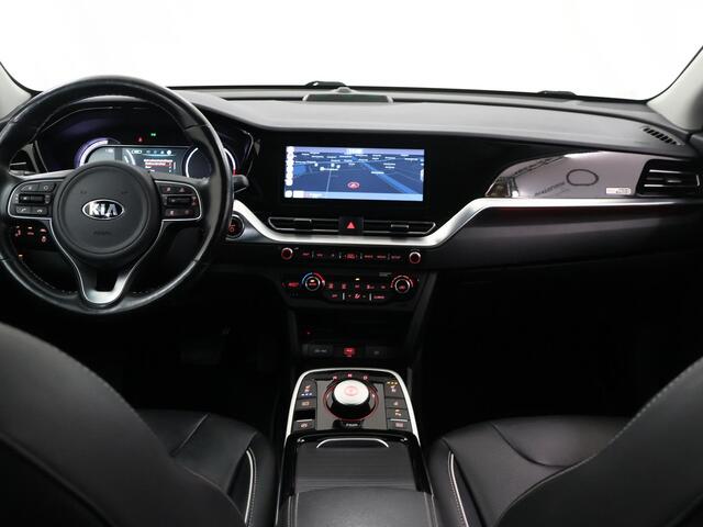 KIA e-Niro ExecutiveLine 64 kWh | Lederen Bekleding | JBL Audio | Dodehoekdetectie | Stoel/Stuurwielverwarming | Stoelventilatie | Elektrisch bedienbare bestuurdersstoel met geheugenfunctie