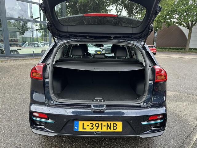 KIA e-Niro DynamicPlusLine 64 kWh Schuifdak | Stuur- & Stoelverwarming | 3-fase Laden | SOH 100% !! | ORIGINEEL NL RIJKLAAR GELEVERD MET GARANTIE! |