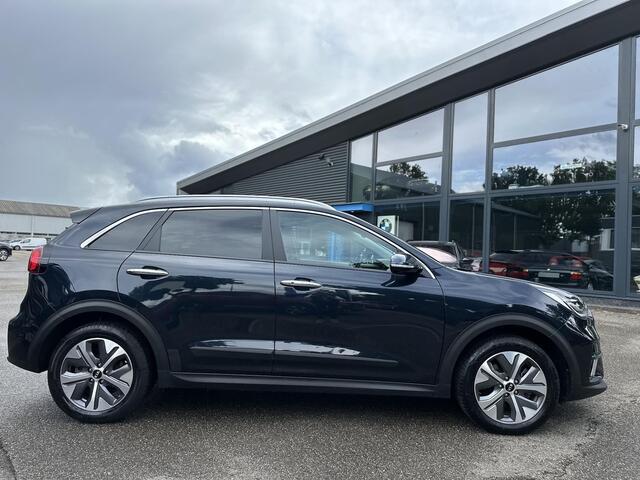 KIA e-Niro DynamicPlusLine 64 kWh Schuifdak | Stuur- & Stoelverwarming | 3-fase Laden | SOH 100% !! | ORIGINEEL NL RIJKLAAR GELEVERD MET GARANTIE! |
