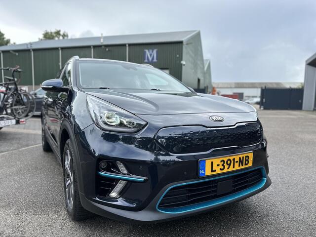 KIA e-Niro DynamicPlusLine 64 kWh Schuifdak | Stuur- & Stoelverwarming | 3-fase Laden | SOH 100% !! | ORIGINEEL NL RIJKLAAR GELEVERD MET GARANTIE! |