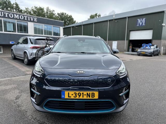 KIA e-Niro DynamicPlusLine 64 kWh Schuifdak | Stuur- & Stoelverwarming | 3-fase Laden | SOH 100% !! | ORIGINEEL NL RIJKLAAR GELEVERD MET GARANTIE! |
