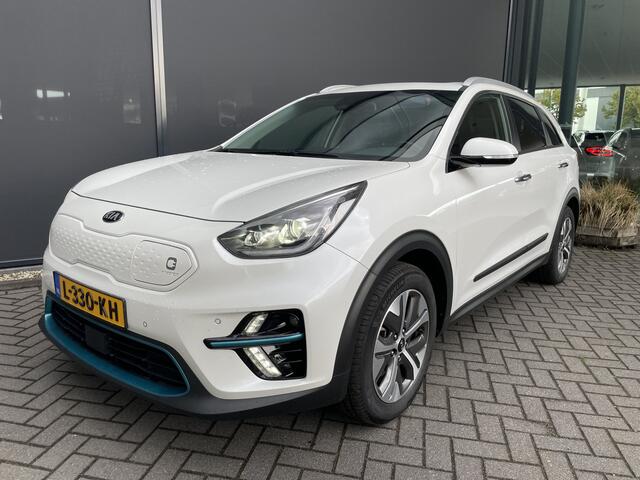 KIA e-Niro ExecutiveLine 64 kWh Achteruitrijcamera - Cruise control - Navigatiesysteem full map - Parkeersensoren voor en achter - Dodehoek detector - Lederen bekleding - Lederen stuurwiel - Mistlampen voor