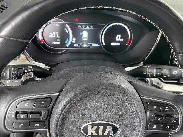 KIA e-Niro ExecutiveLine 64 kWh Achteruitrijcamera - Cruise control - Navigatiesysteem full map - Parkeersensoren voor en achter - Dodehoek detector - Lederen bekleding - Lederen stuurwiel - Mistlampen voor