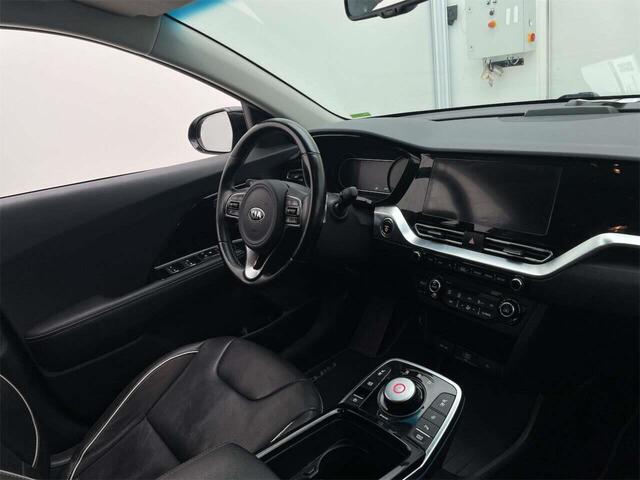 KIA e-Niro EXECITIVELINE 64KWH 3FASE LADEN/ACARPLAY/NAV/LEER/LED/FABRIEKSGARANTIE