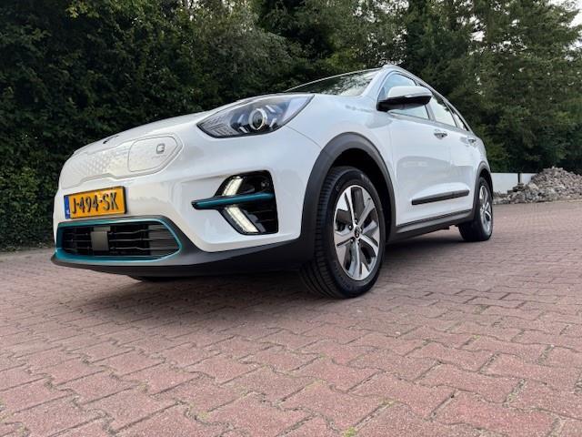 KIA e-Niro DYNAMICLINE 64KWH 3 FASE LADEN/SOH 100%/ACARPLAY/NAV/LED/FABRIEKSGARANTIE