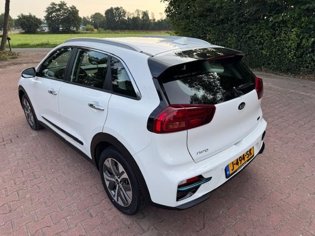 KIA e-Niro DYNAMICLINE 64KWH 3 FASE LADEN/SOH 100%/ACARPLAY/NAV/LED/FABRIEKSGARANTIE