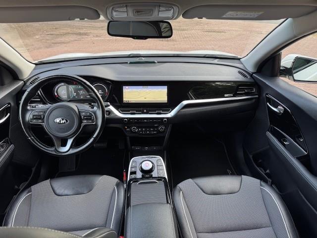 KIA e-Niro DYNAMICLINE 64KWH 3 FASE LADEN/SOH 100%/ACARPLAY/NAV/LED/FABRIEKSGARANTIE