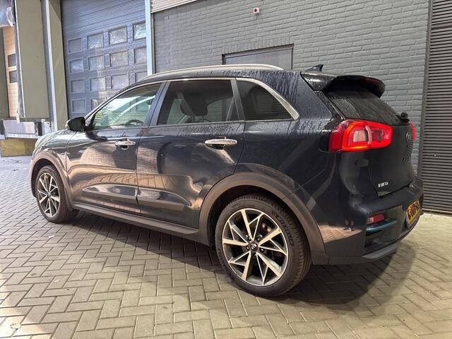 KIA e-Niro ExecutiveLine 64 kWh | Leder | Camera | Stoelkoeling+Verwarming | Dodehoekdetectie | JBL | Keyless | 18 Inch