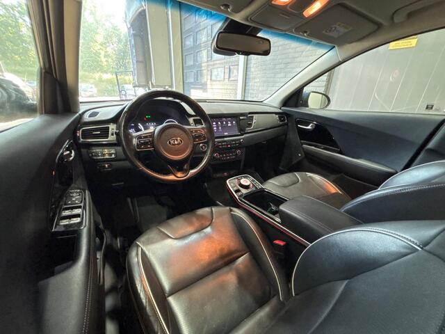 KIA e-Niro ExecutiveLine 64 kWh | Leder | Camera | Stoelkoeling+Verwarming | Dodehoekdetectie | JBL | Keyless | 18 Inch