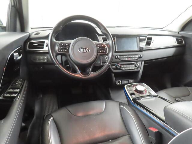 KIA e-Niro EXECUTIVELINE 64 KWH I AUTOMAAT I ACHTERUITRIJCAMERA I APPLE CARPLAY I ADAPTIVE CRUISE CONTROL