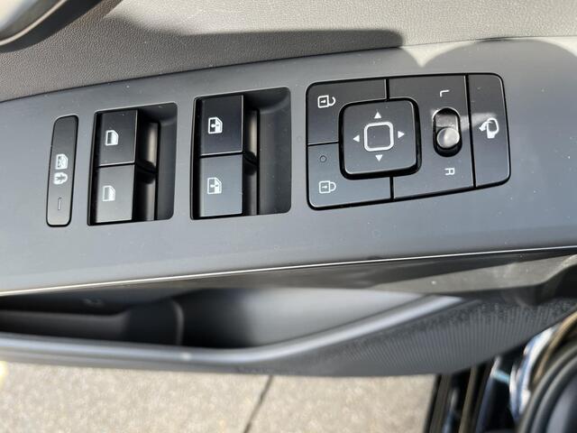 KIA e-Niro EV Edition Advanced 64.8 kWh 204 PK AUTOMAAT NAVIGATIE | LED. VERSTELBARE STOELEN | LEDER