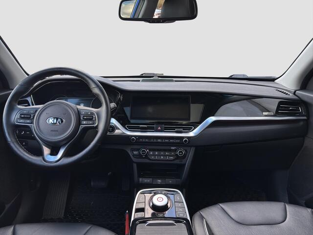 KIA e-Niro ExecutiveLine 64 kWh Kia e-Niro ExecutiveLine 64kWh | Leder | Navigatie | Apple Carplay & Android Auto | Schuif-/kanteldak |