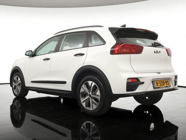 KIA e-Niro 64kWh Edition (SOH 100%) - Zwarte wrap - Navigatie - Camera - Stoel- en stuurverwarming - Adaptive cruise control - Fabrieksgarantie tot 04-2029