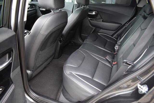 KIA e-Niro ExecutiveLine 64 kWh 3-Fase | Cruise Control Adaptief | Navigatie | Camera |SchuifKanteldak | Leder | Stoel+StuurVerwarming | Tot 10Jr. Kia-Garantie