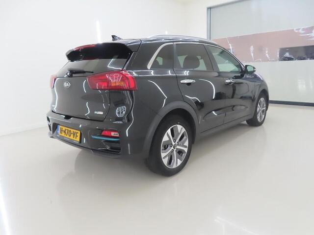 KIA e-Niro EXECUTIVELINE 64 kWh I FASE 3 I ACCU = 100% I P-CAMERA I STOELVERWARMING I LEDEREN BEKLEDING