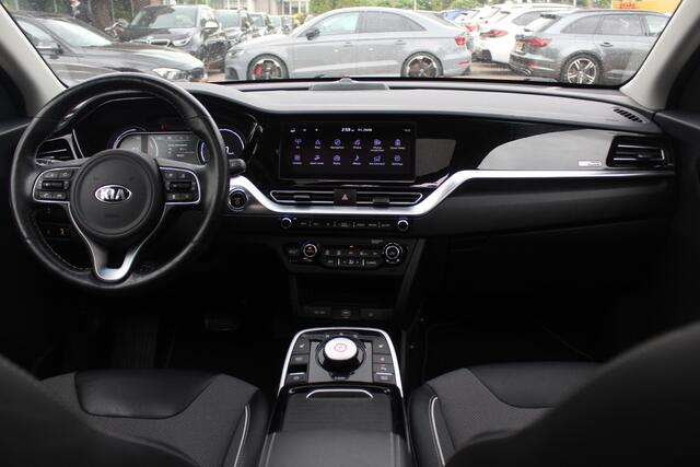 KIA e-Niro DynamicPlusLine 64 kWh / Camera / Schuifdak / Leder / Keyless / Navigatie / Dodehoek / DAB / Cruise Control